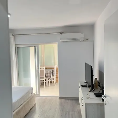 Center Blloku - Elegant 02 Apartment
